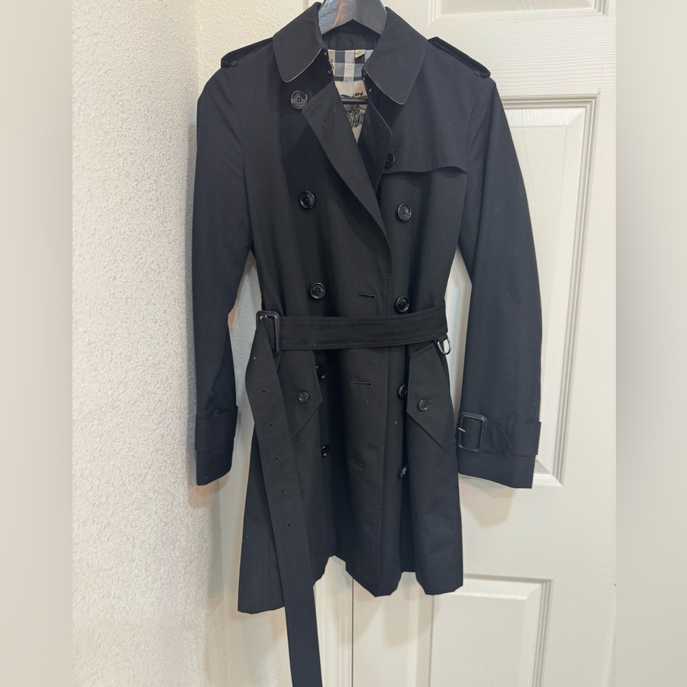 Burberry The Short Chelsea Heritage Trench Coat black size US 4